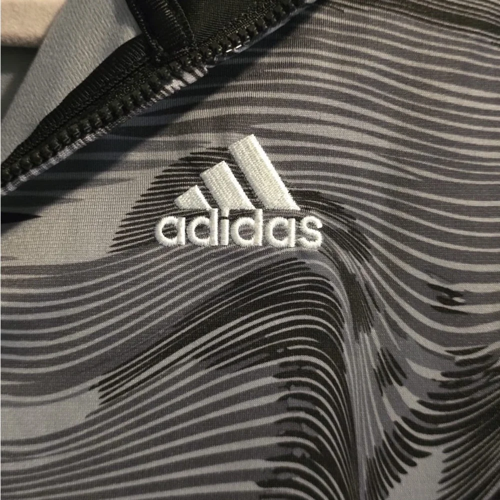 Adidas Men's Black and Gray Windbreaker